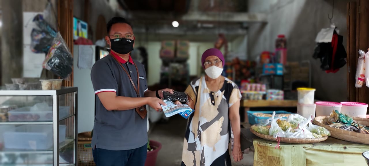 Bersama BUMN Lindungi Negeri PLN ULP Modayag Berbagi Masker untuk Warga Boltim